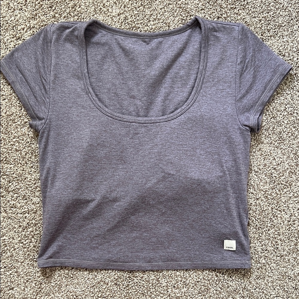 Vuori Heather Gray Scoop Neck Crop Top